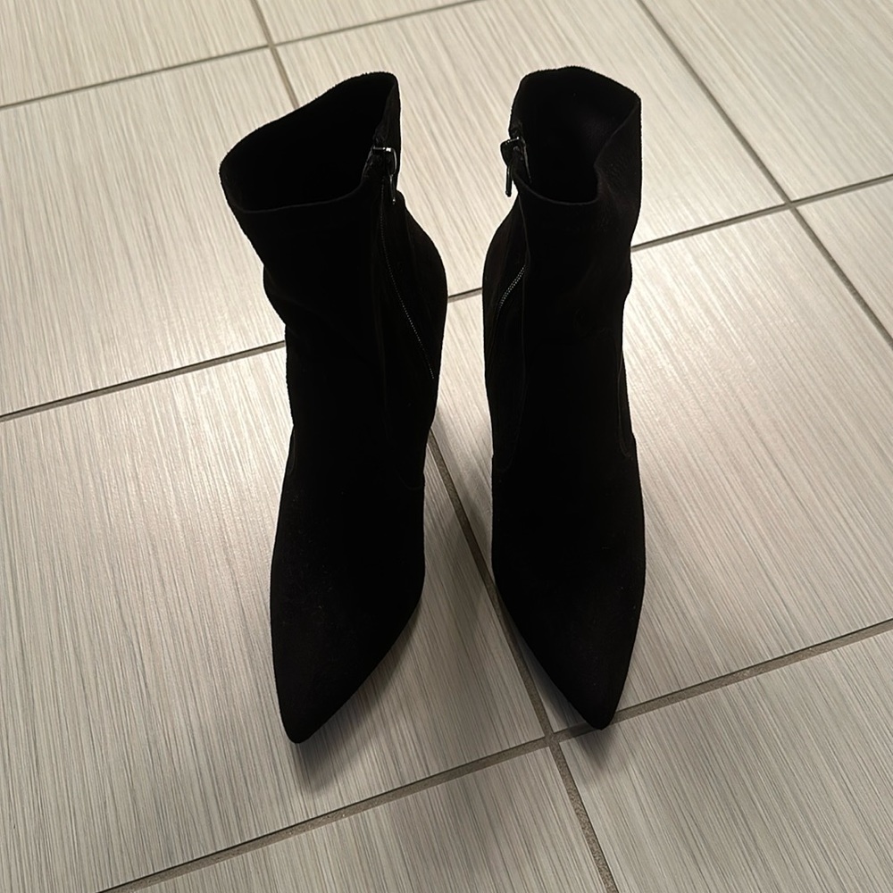 Never worn Lulus suede heeled boots